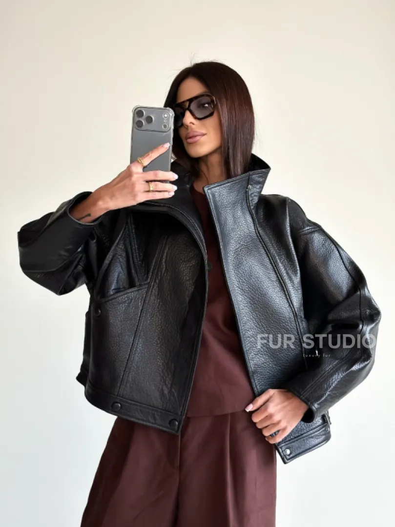 Черная женская кожаная куртка