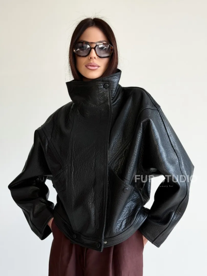 Черная женская кожаная куртка