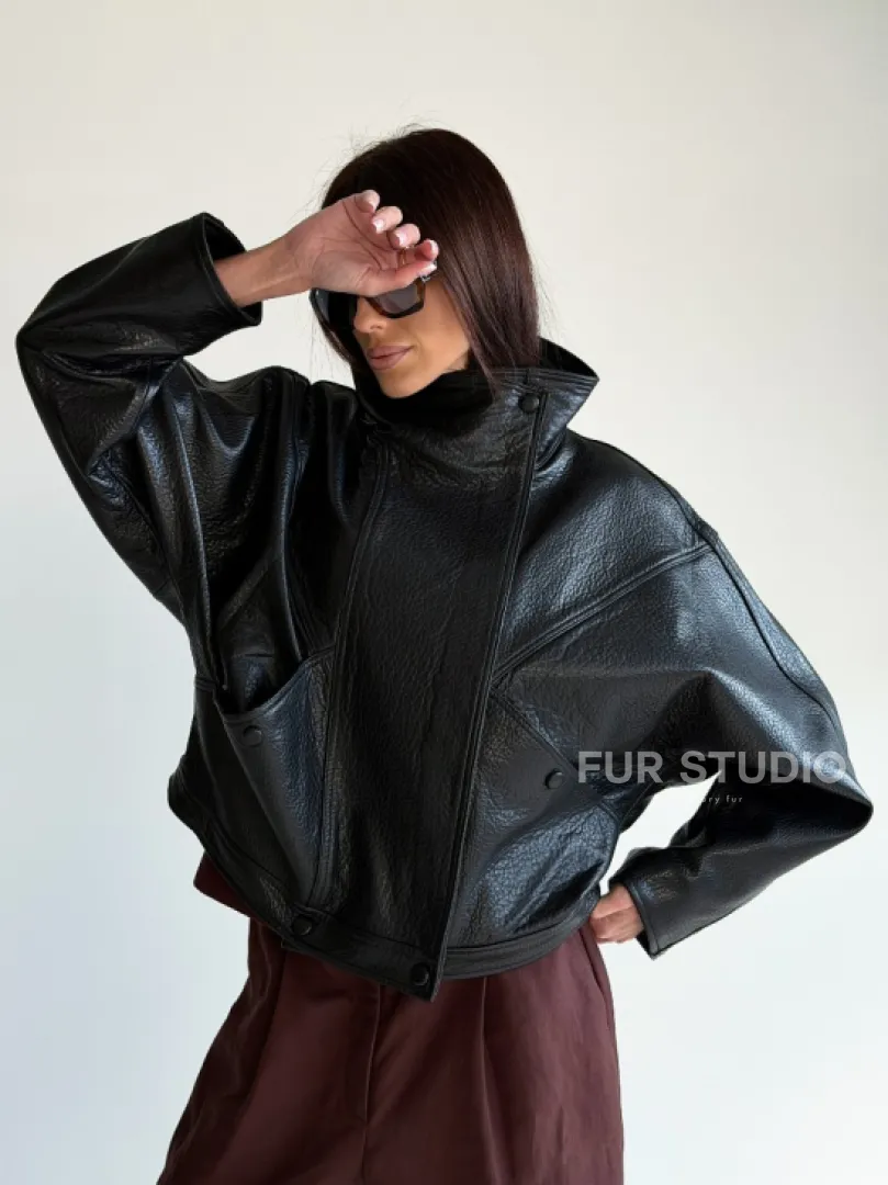 Черная женская кожаная куртка