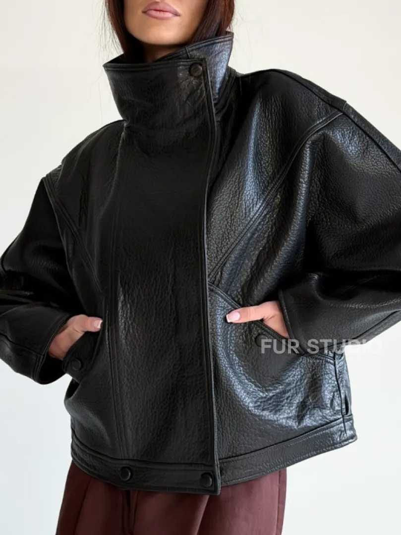 Черная женская кожаная куртка