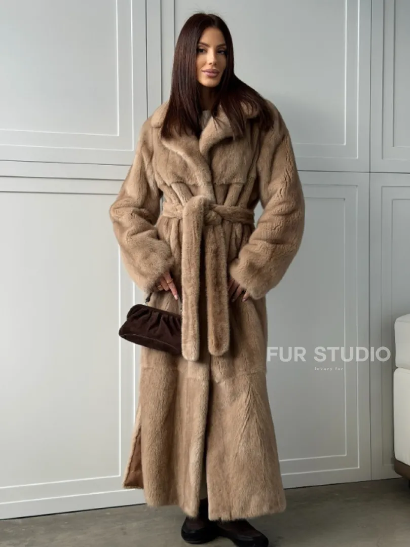 Прямая шуба из меха норки с поясом (бежевая)