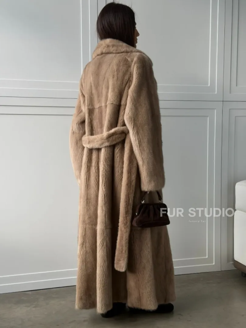 Прямая шуба из меха норки с поясом (бежевая)