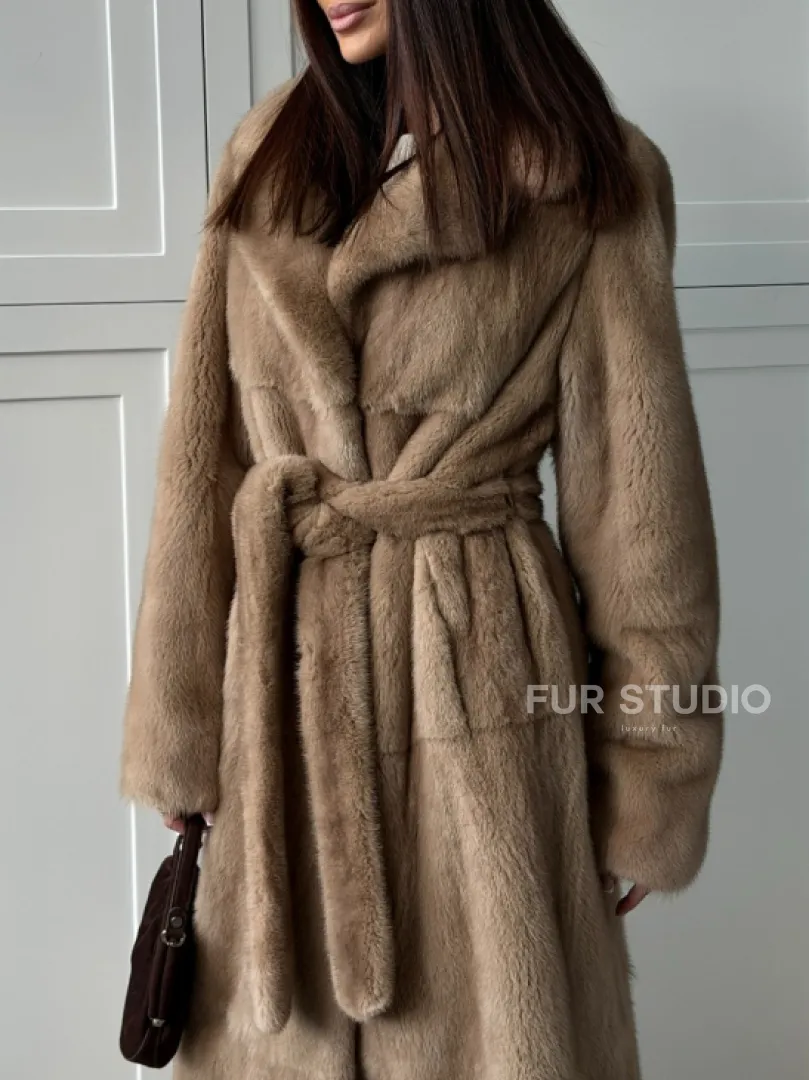Прямая шуба из меха норки с поясом (бежевая)