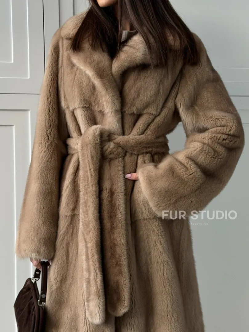 Прямая шуба из меха норки с поясом (бежевая)