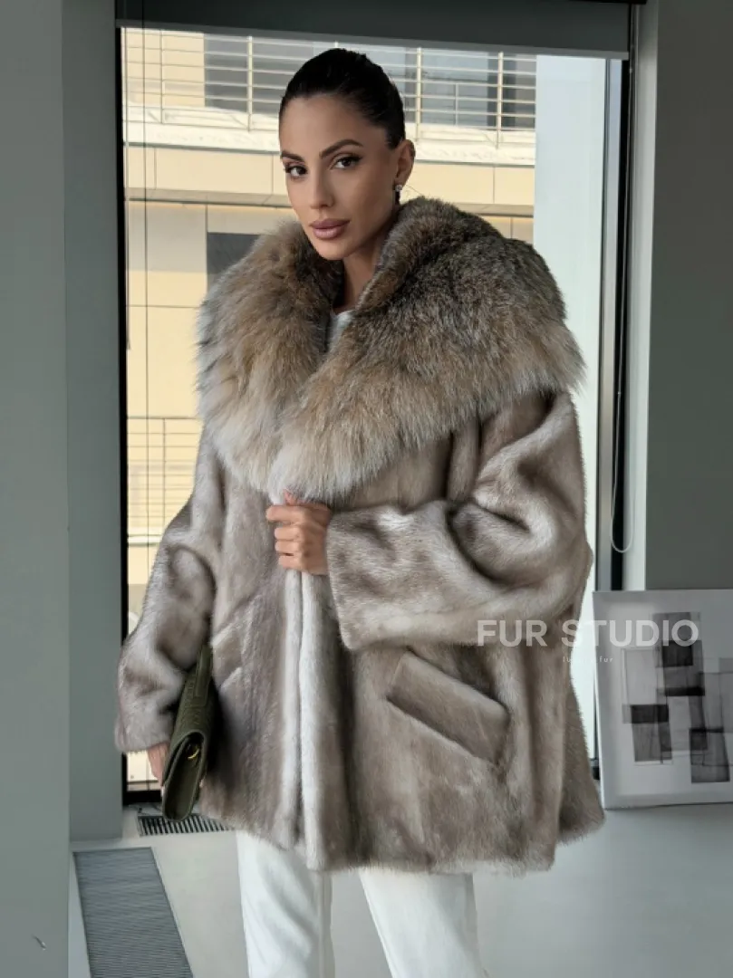 Шуба из аукционной пепельной норки с капюшоном из рыси