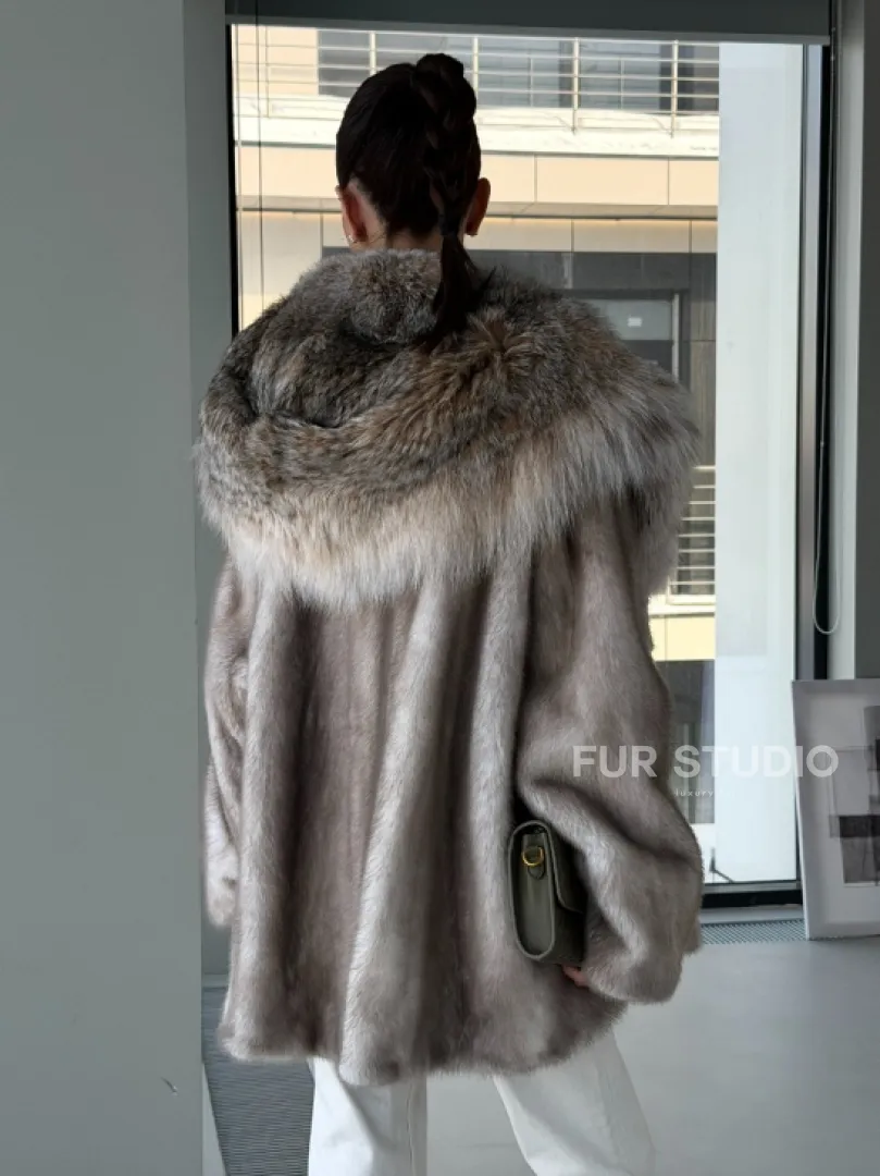 Шуба из аукционной пепельной норки с капюшоном из рыси