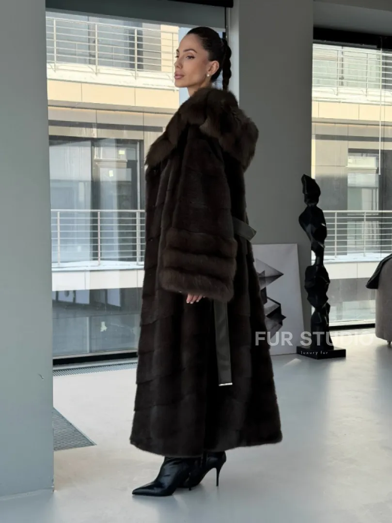 Норковая шуба с отделкой из куницы на рукавах и капюшоне - фото 11