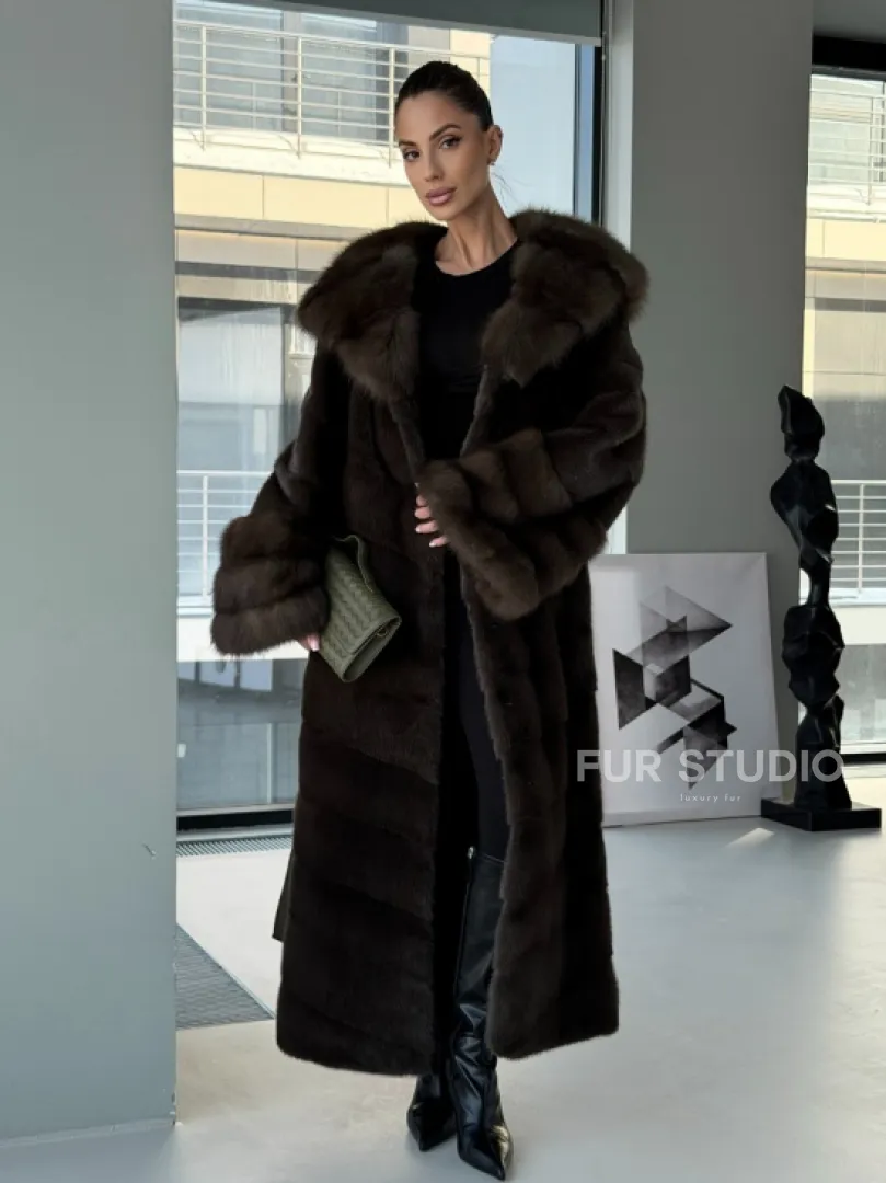 Норковая шуба с отделкой из куницы на рукавах и капюшоне - фото 16