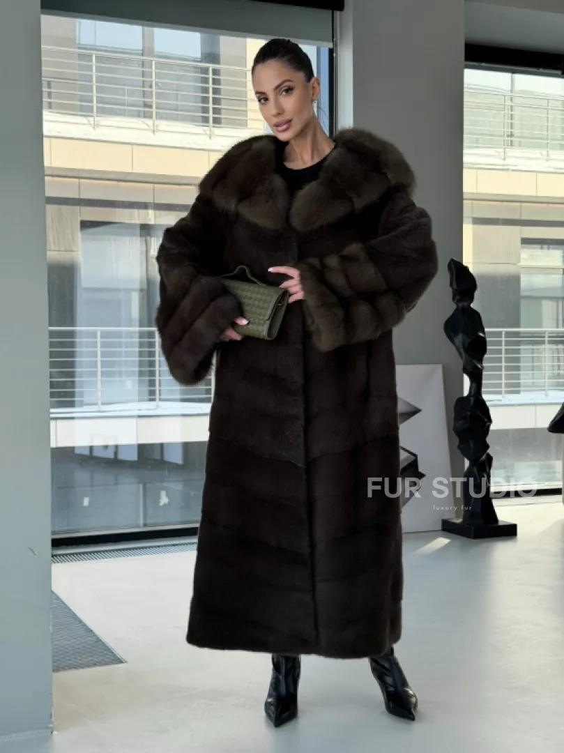 Норковая шуба с отделкой из куницы на рукавах и капюшоне - фото 13