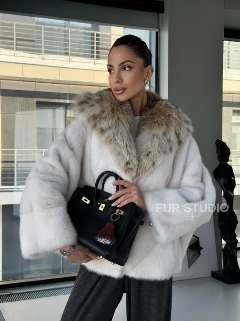 Белое норковое пончо-шуба с капюшоном из рыси - фото 18