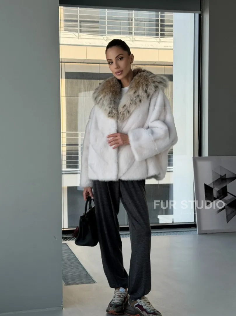 Белое норковое пончо-шуба с капюшоном из рыси - фото 20