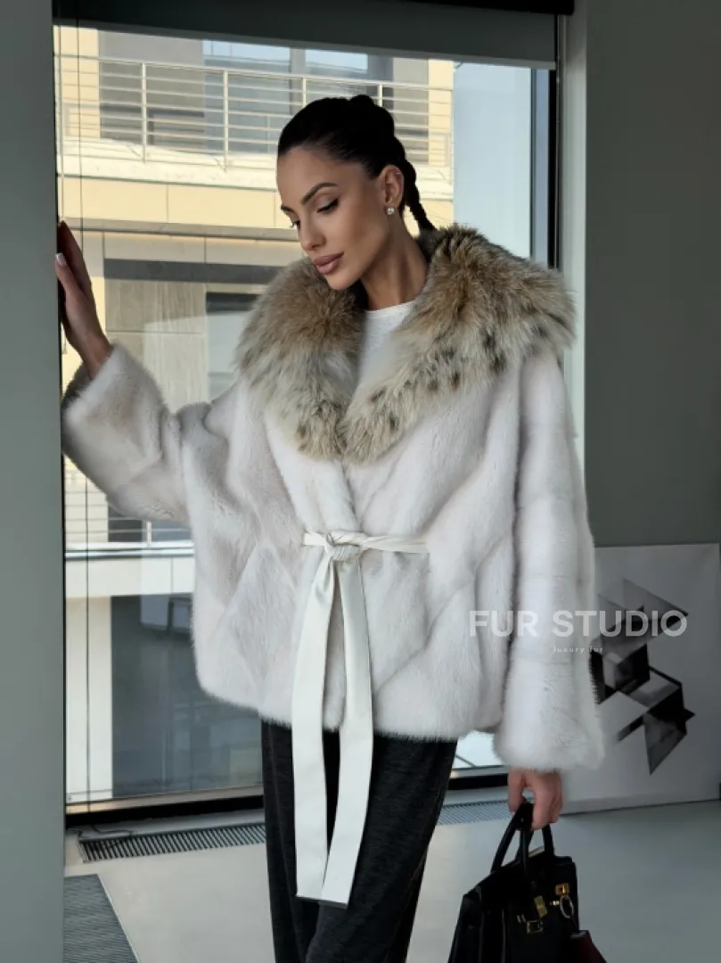Белое норковое пончо-шуба с капюшоном из рыси - фото 17
