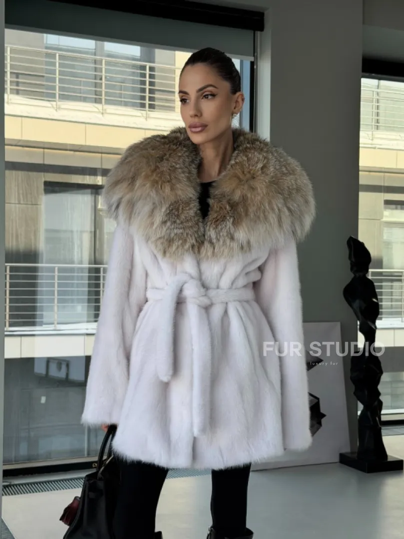 Белая шуба с капюшоном из рыси - фото 17