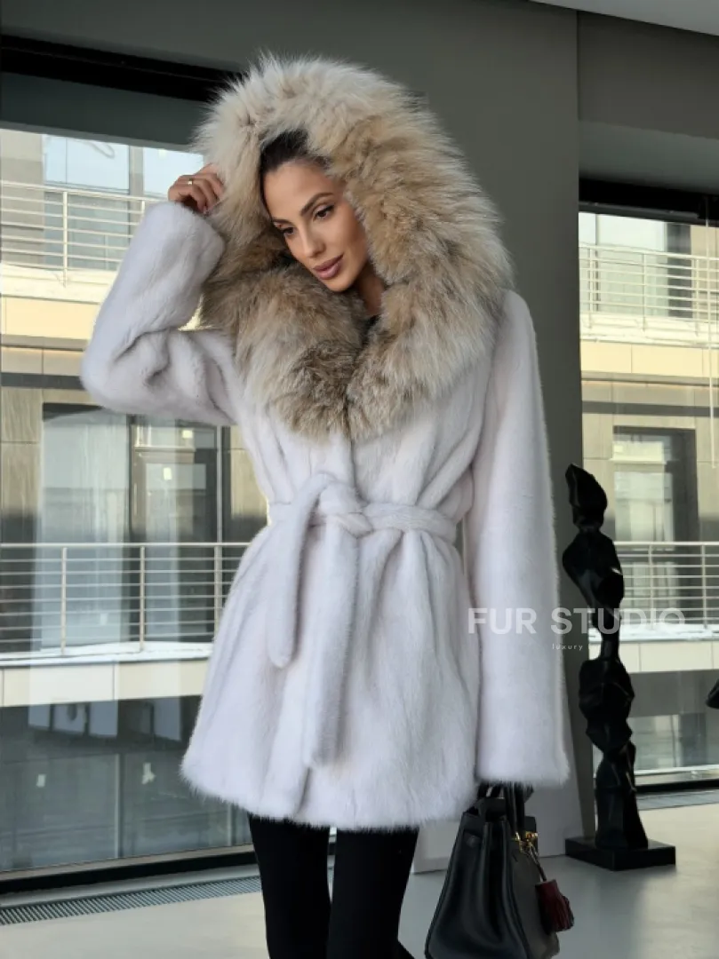 Белая шуба с капюшоном из рыси - фото 15