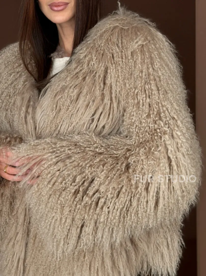 Шуба из натурального меха ламы - фото 1