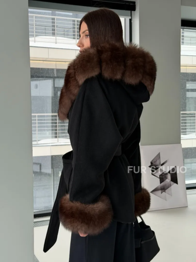 Пальто с капюшоном из финского песца - фото 9