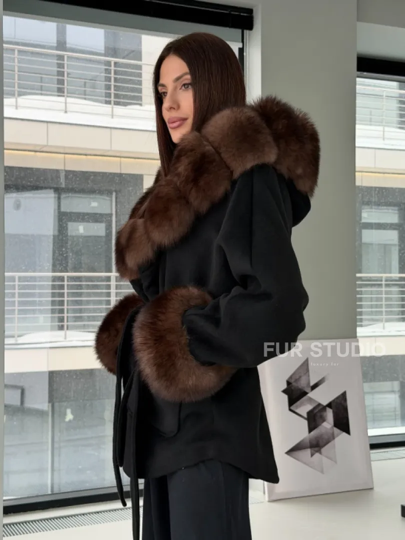 Пальто с капюшоном из финского песца - фото 10