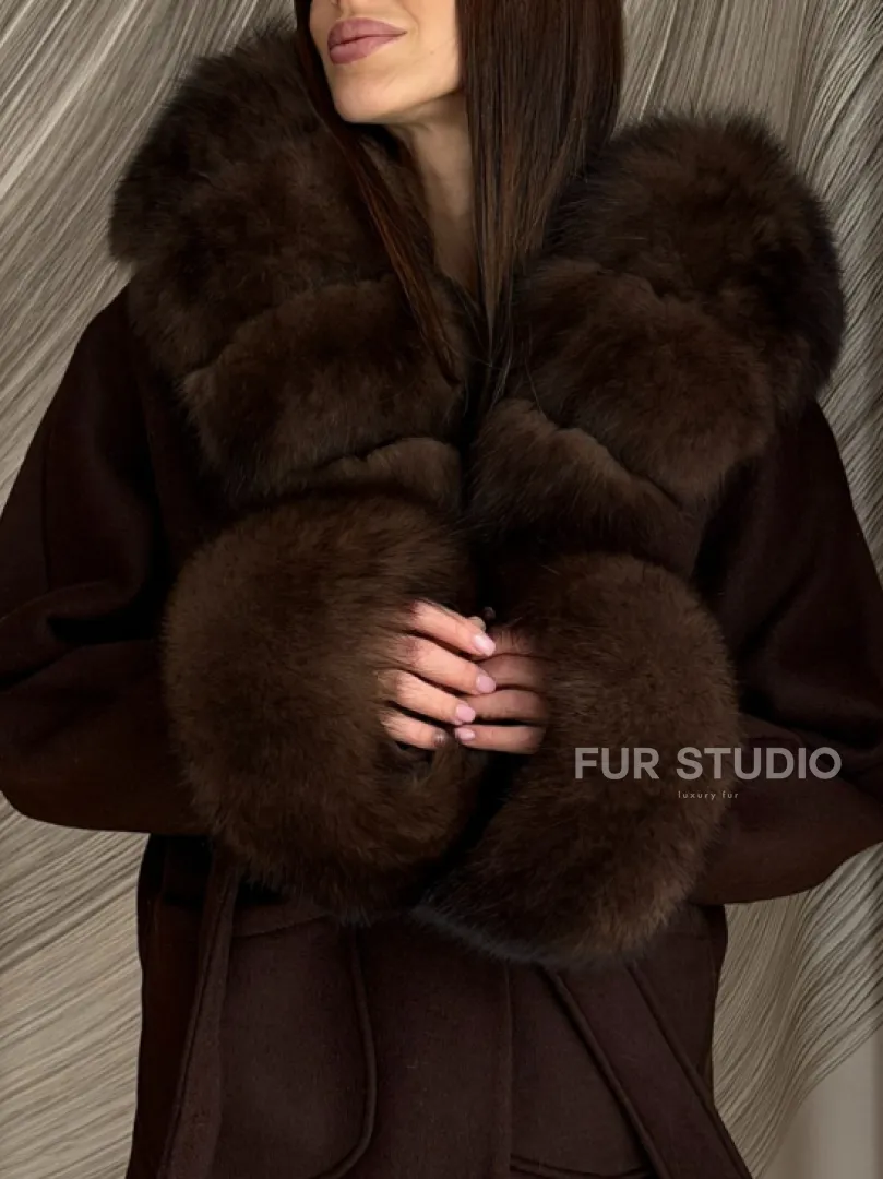 Пальто с мехом песца под соболь - фото 1