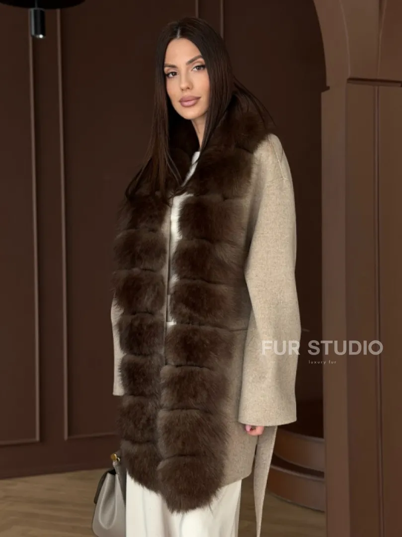 Пальто с отделкой из меха песца - фото 7