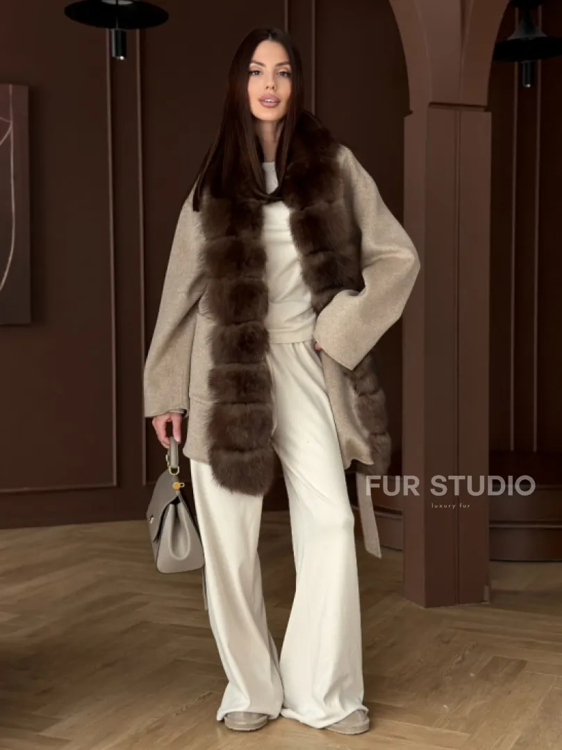 Пальто с отделкой из меха песца - фото 5