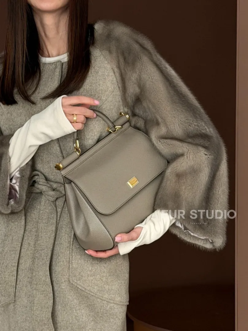 Женское пальто с меховыми рукавами из норки - фото 1