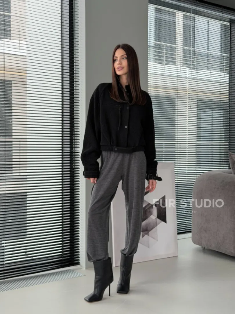 Черный замшевый кроп - бомбер - фото 12