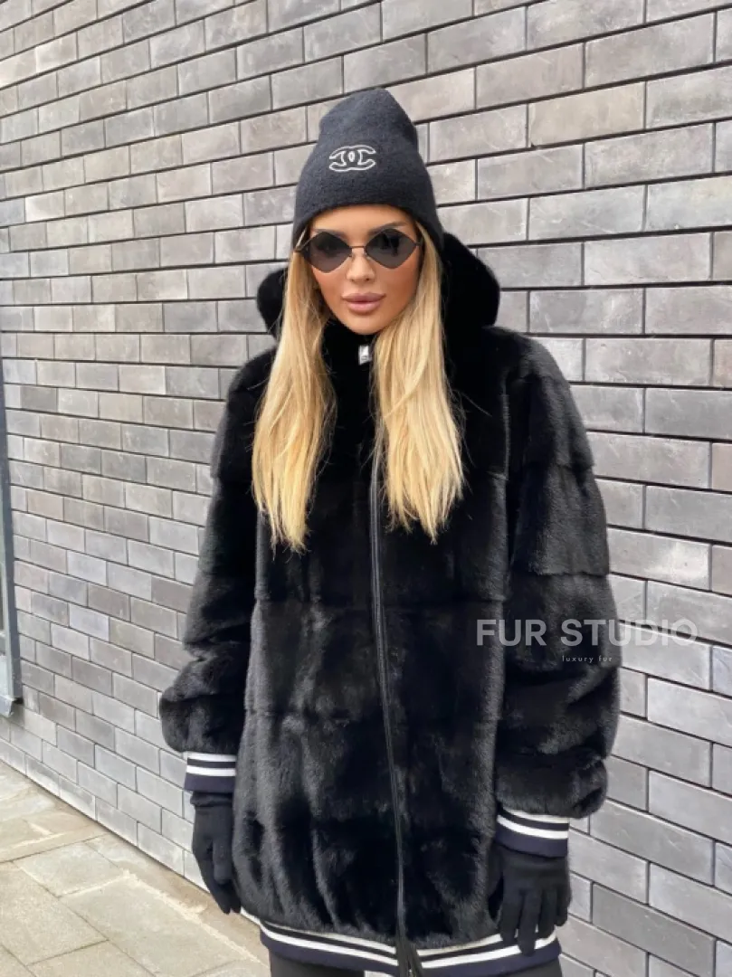 Удлиненный бомбер из меха скандинавской норки с капюшоном на молнии - фото 4