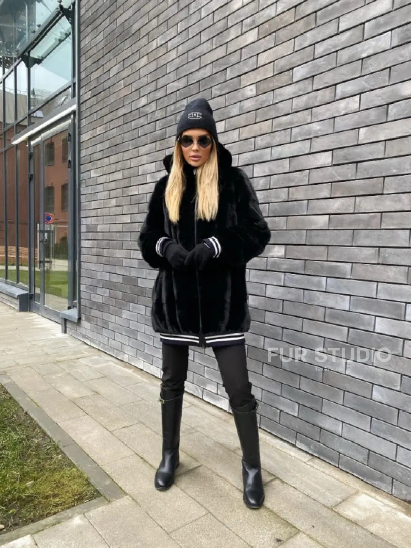 Удлиненный бомбер из меха скандинавской норки с капюшоном на молнии - фото 6