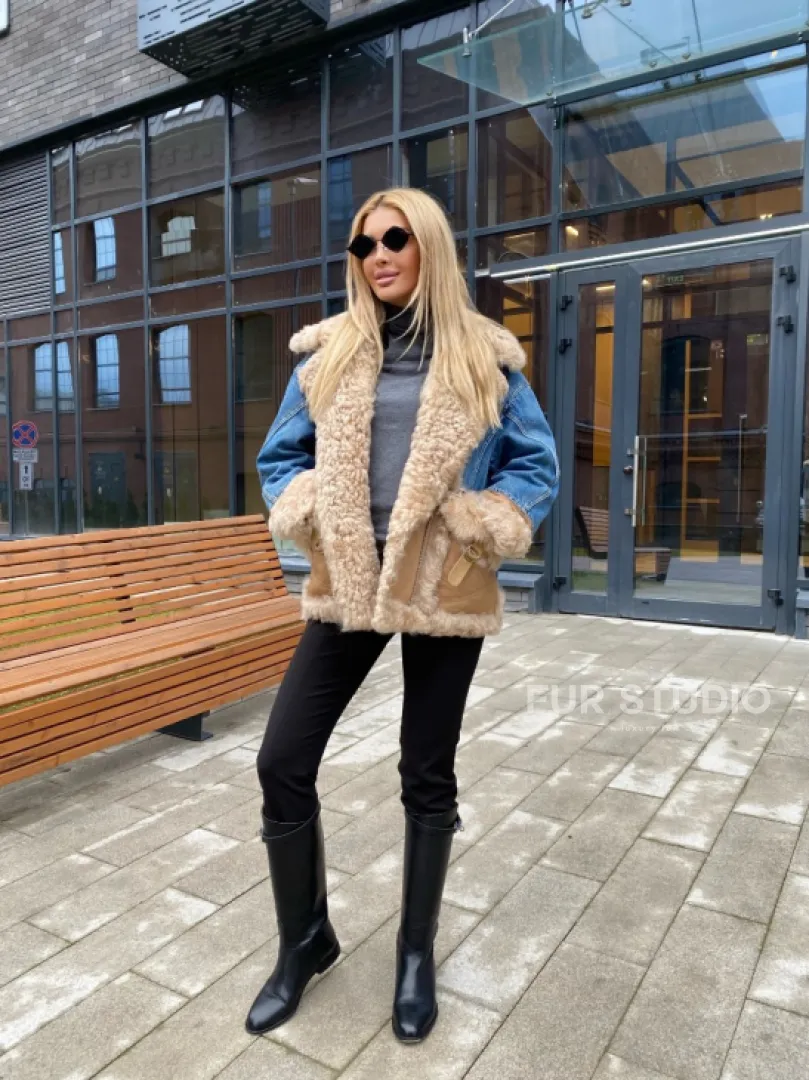 Куртка джинсовая с отделкой из натуральной овчины - фото 6