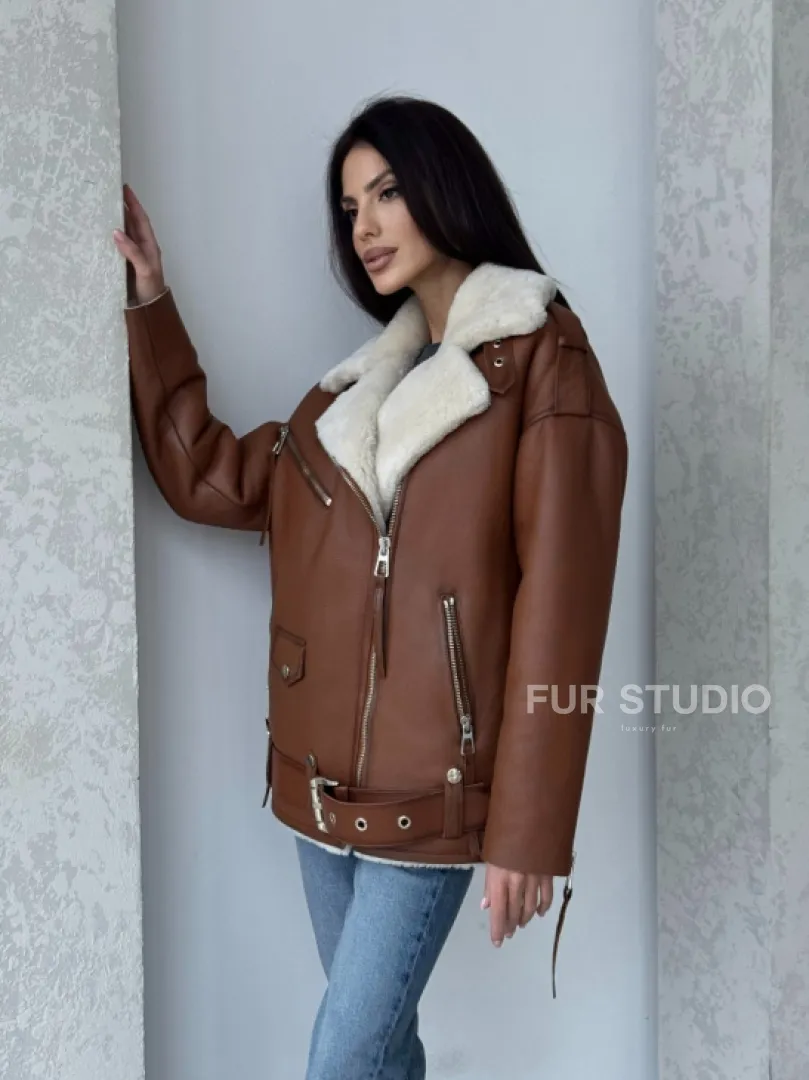 Дубленка авиатор из натуральной кожи в цвете виски - фото 14