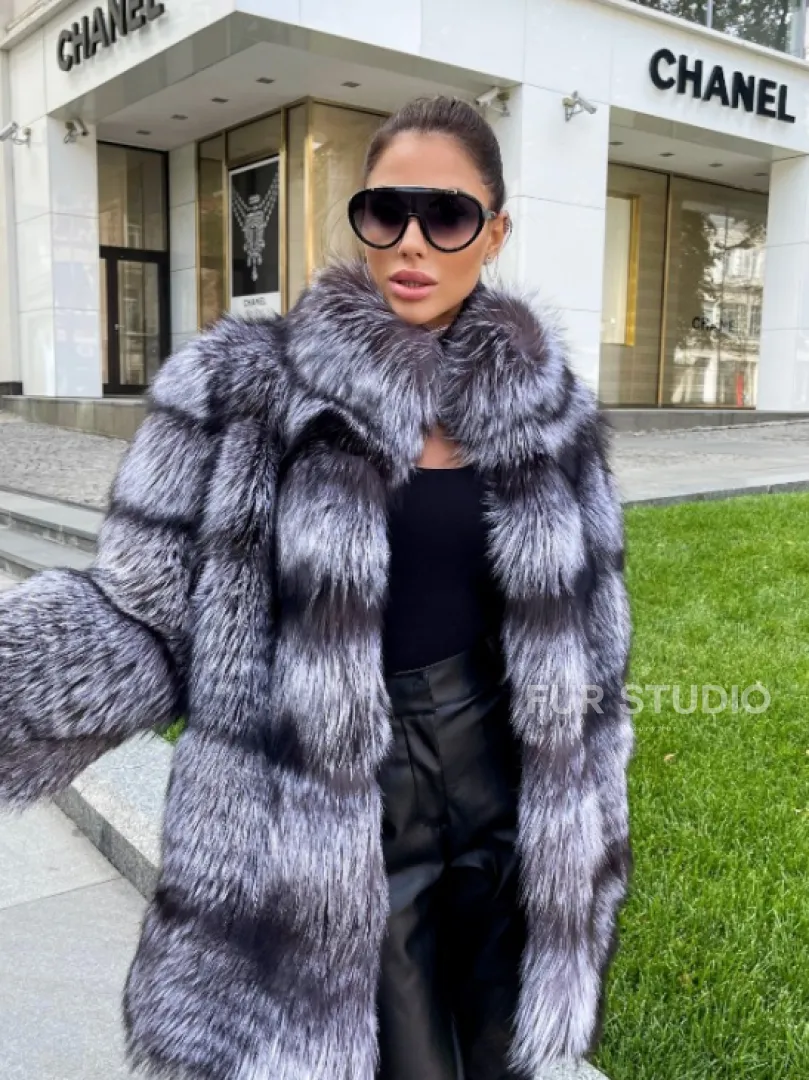 Шуба из меха чернобурой лисы - фото 1