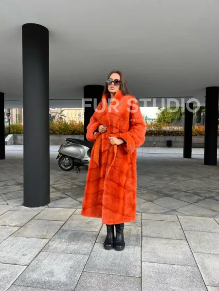 Шуба из меха скандинавской норки в оранжевом оттенке - фото 4