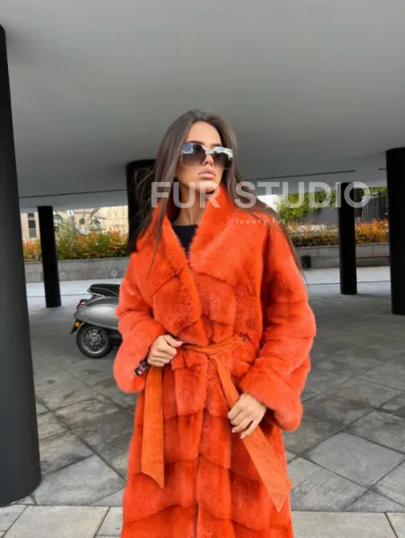Шуба из меха скандинавской норки в оранжевом оттенке - фото 1