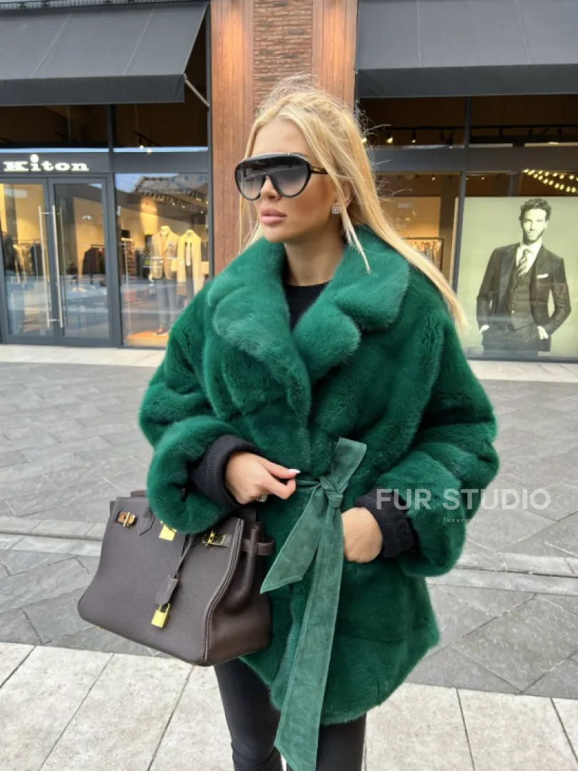 Короткая шуба из меха норки Velvet в изумрудном цвете