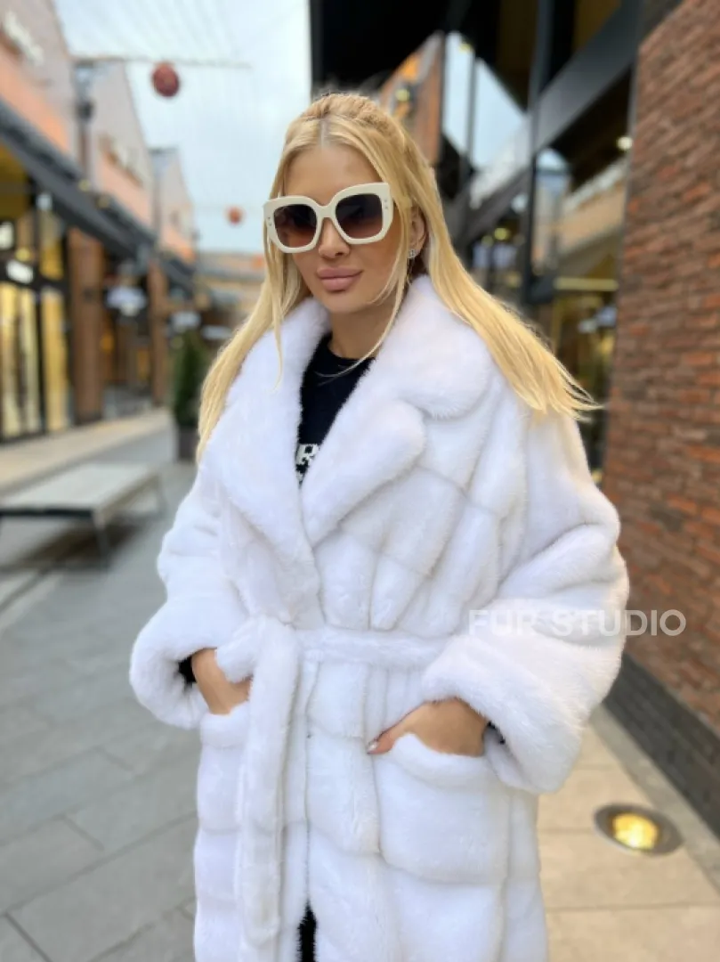 Удлиненная шуба из меха датской норки в цвете паломино - фото 0