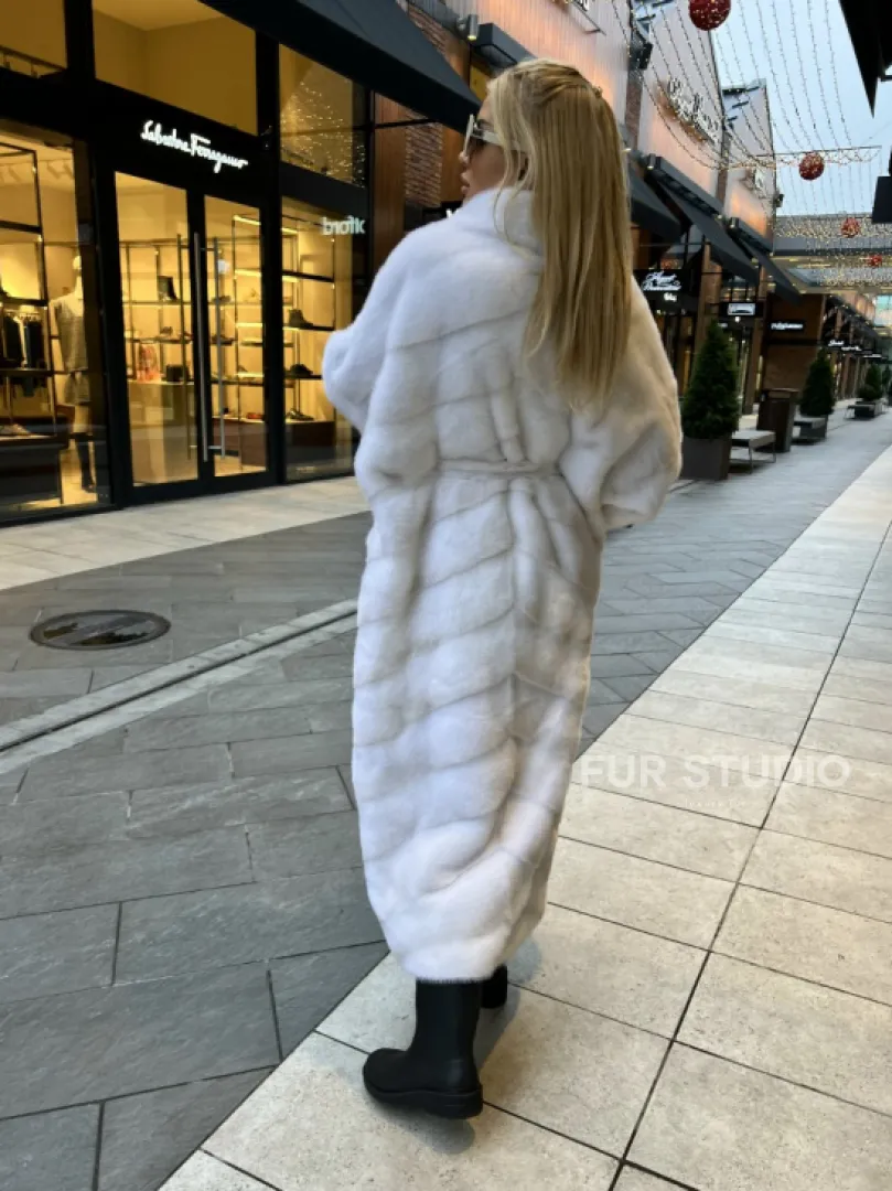 Удлиненная шуба из меха датской норки в цвете паломино - фото 1