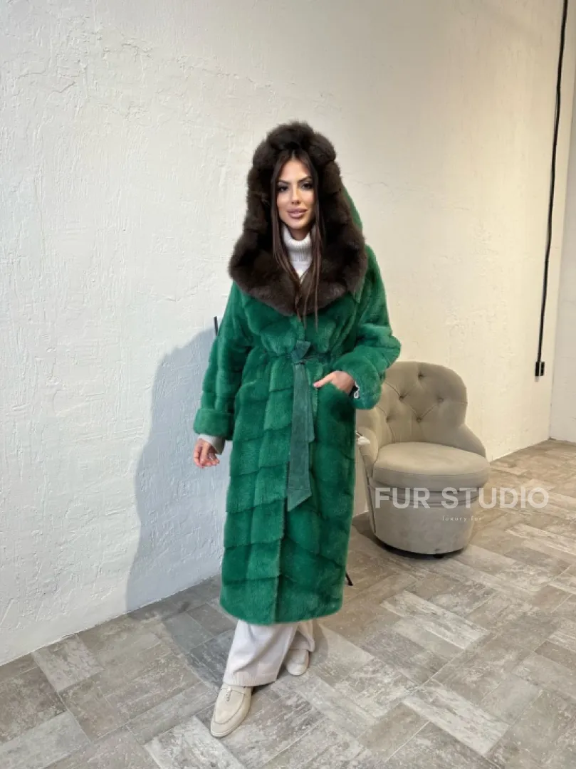 Шуба норковая с капюшоном из меха куницы — цвет изумруд - фото 2