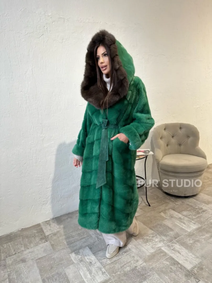 Шуба норковая с капюшоном из меха куницы — цвет изумруд - фото 1