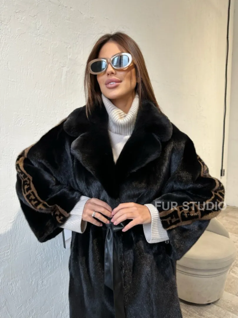 Черная плюшевая норковая шуба с принтом на рукавах - фото 1