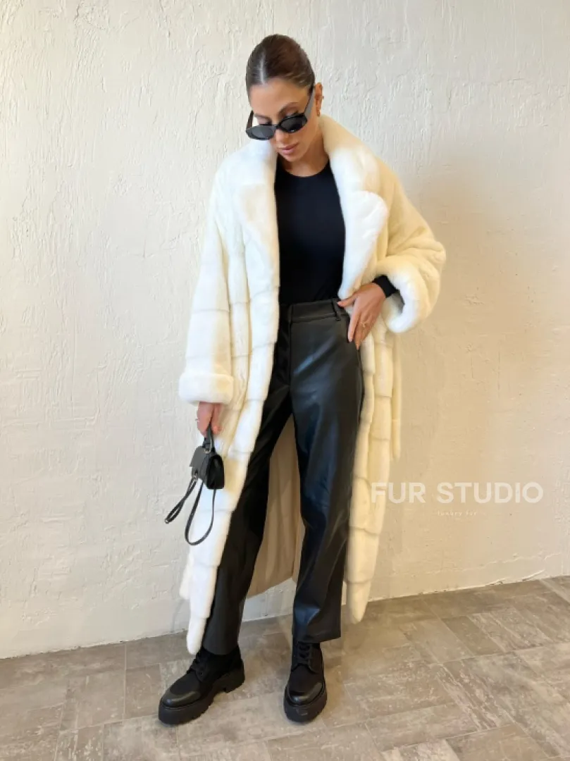 Белая шуба из плюшевой норки с английским воротником - фото 5