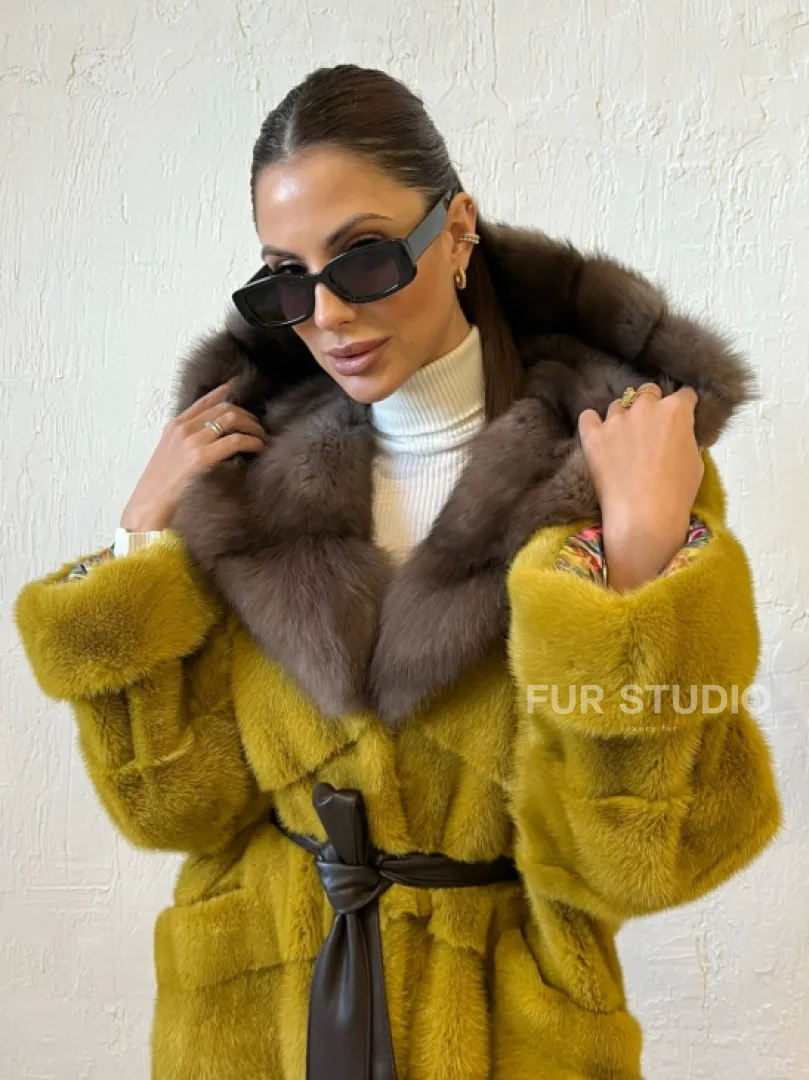 Норковая шуба с капюшоном куница - цвет горчичный - фото 5