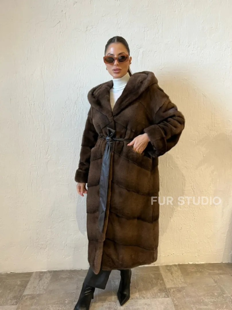 Шуба из меха норки с капюшоном - цвет соболь - фото 1