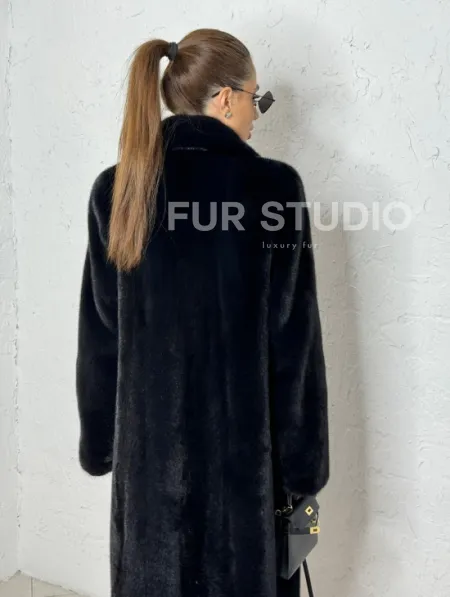 Шуба из плюшевой норки с английским воротником - цвет инфинити - фото 4