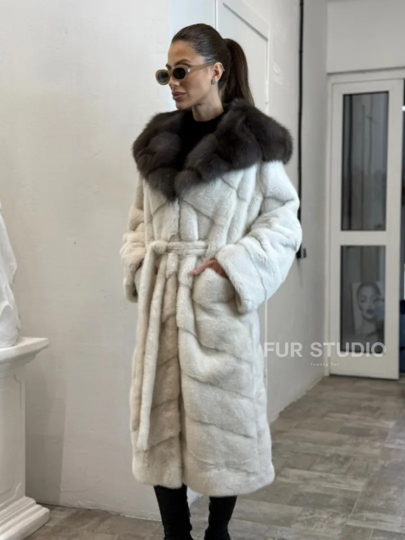 Шуба из меха норки Velvet с капюшоном из меха куницы - фото 4