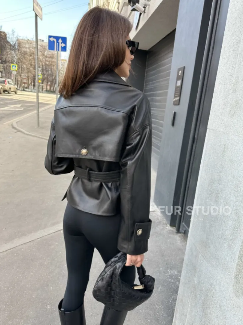 Куртка из кожи черного цвета
