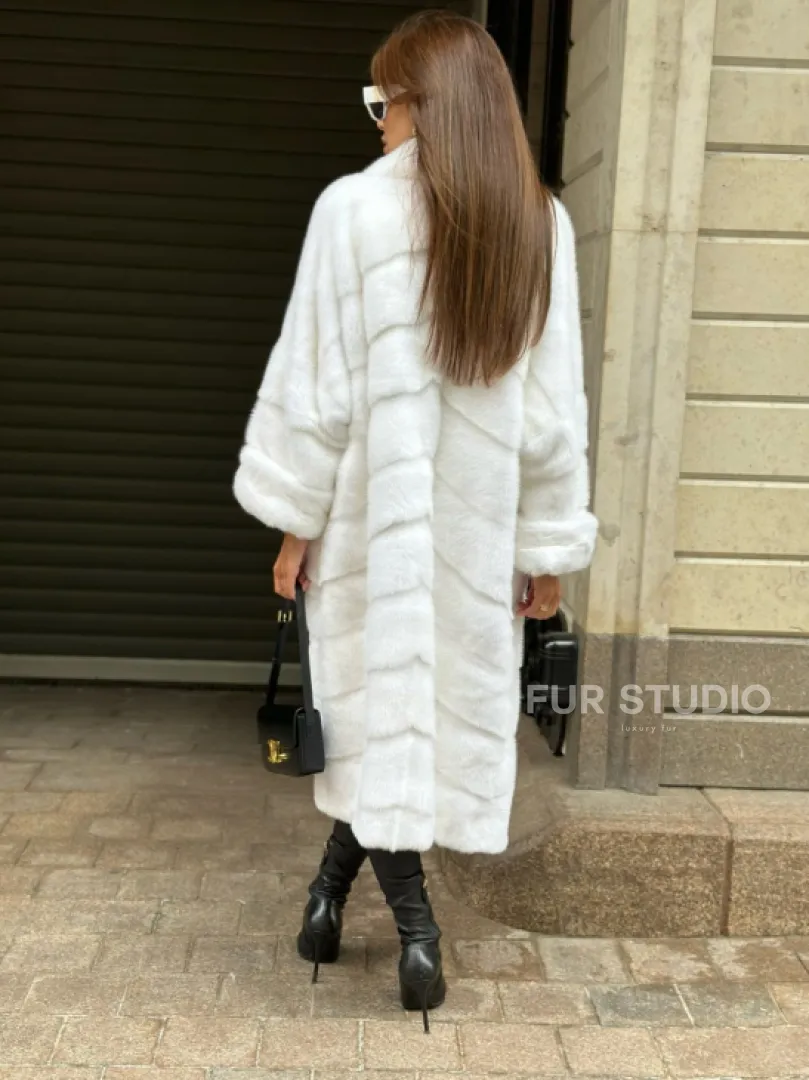 Белая шуба из мех норки NAFA
