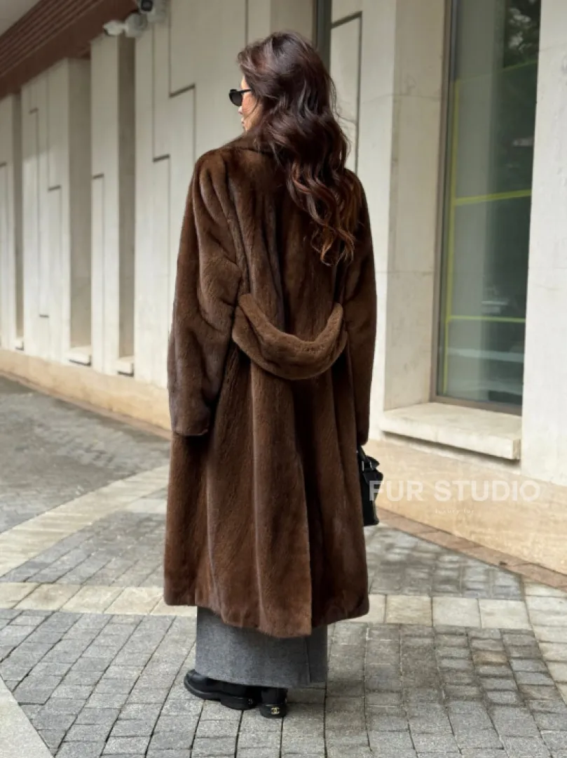 Шуба из меха норки в натуральном цвете под соболь - фото 8