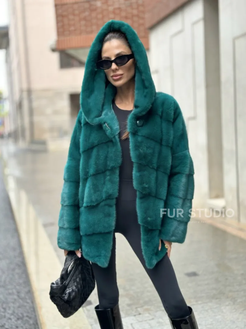 Короткая норковая шуба с капюшоном - цвет морской изумруд - фото 2