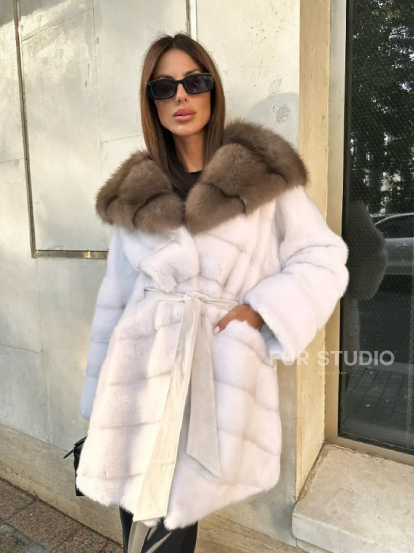 Шуба норковая с капюшоном из меха куницы - цвет жемчуг - фото 1