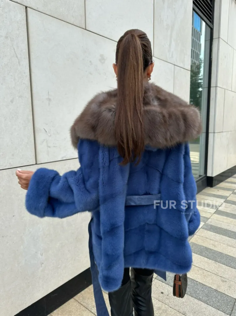Норковое манто с капюшоном из куницы - цвет васильковый - фото 4